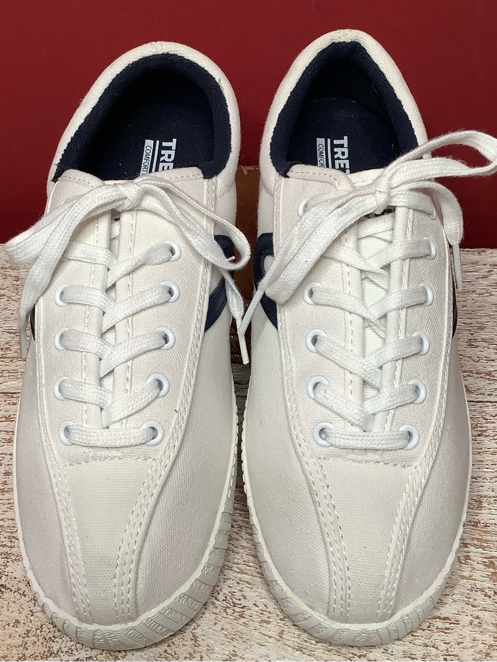 TRETORN Nylite Plus Size 9 White Classic Canvas Tennis Shoes with Navy Accent - Picture 5 of 12
